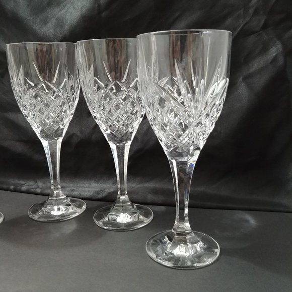 Set of Four Beautiful Crystal Wine Goblets - Picture 5 of 12